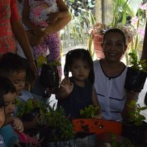 De la mano de niños y el Presidente Municipal… Se suma María Luisa Vallejo al cuidado de la naturaleza