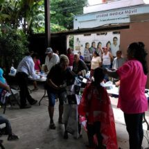 Caravana de Salud de Irineo Molina visita localidades de Loma Bonita y Tuxtepec