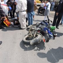 Muere mujer motociclista en accidente