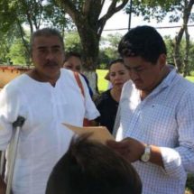 Con material para construcción apoya el diputado local Irineo Molina a la colonia obrera