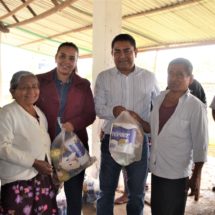 Reciben apoyo alimentario 1200 adultos mayores en Jacatepec.
