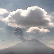 Emite volcán Popocatépetl fumarola de 1.2 kilómetros