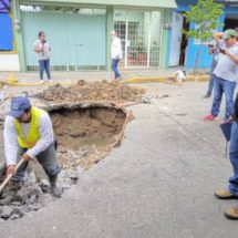Rehabilitan punto afectado por socavón en la calle Aldama de Tuxtepec :