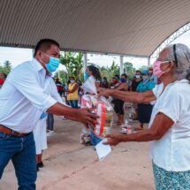 Gobierno de Tuxtepec lleva apoyo alimentario a miles de familias