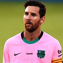 Entre polémica, Messi cumple 20 años en Barcelona