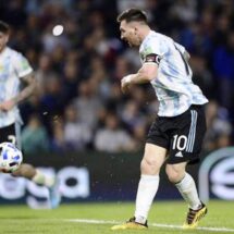 Argentina sigue invicta rumbo a Qatar; derrota 3-0 a Venezuela