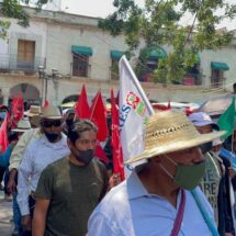 Para exigir otra vez dinero, movimiento de Antorcha Campesina marcha en Oaxaca