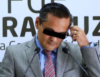 Detienen en Puerto Escondido a ex fiscal de Veracruz
