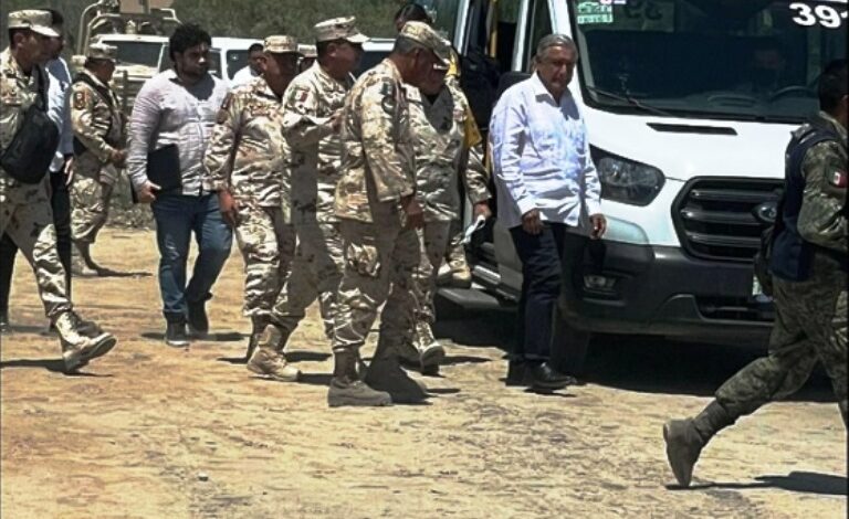 AMLO llega a El Pinabete para supervisar rescate de mineros