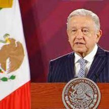 Andrés López Obrador anuncia un aumento salarial de 8,2% para los maestros mexicanos