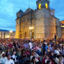 Alegría, ritualidad y cultura de los pueblos cautivan en la Alameda de León