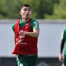 Johan Vásquez presenta molestias musculares con México; ¿se perderá el juego ante Ghana?