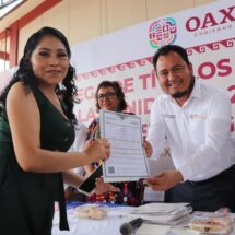 Continúa IEEPO con entrega de títulos profesionales a egresados de Escuelas Normales de Oaxaca