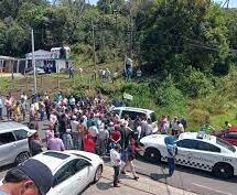 Colapsa región tras bloqueo en tramo Huatusco-Totutla; más de 10 horas sin respuesta